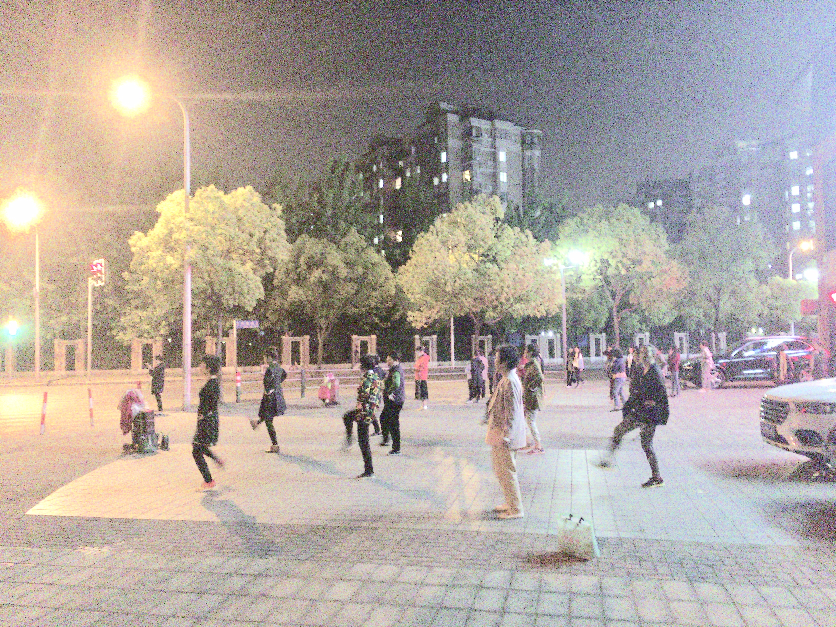 上海おばちゃんの夜、ストリートダンス
